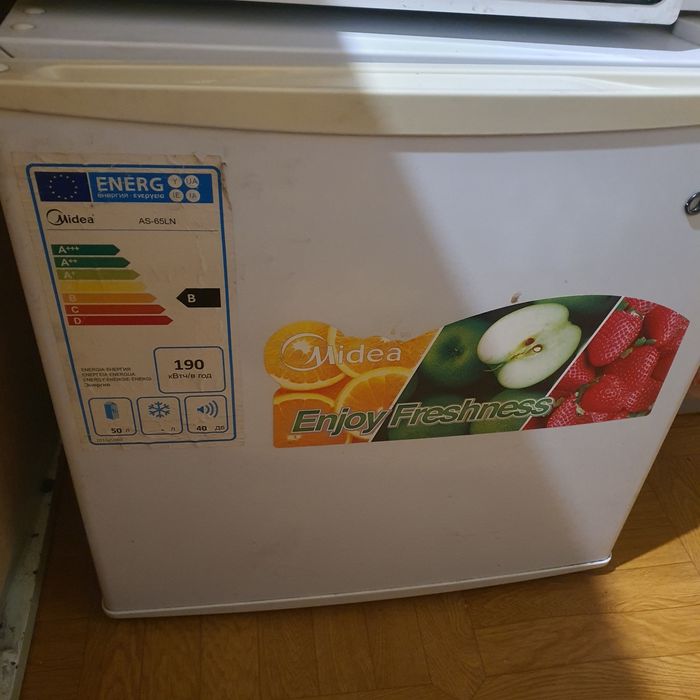 Продам мини холодильник