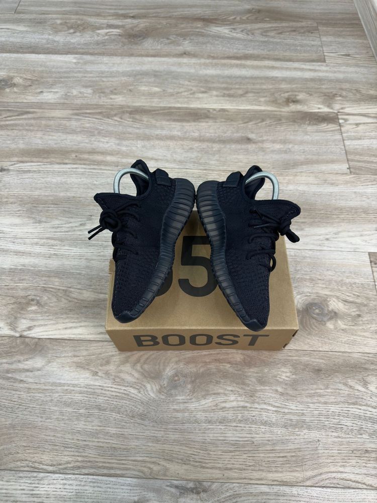 Yeezy  350 v2 ONYX