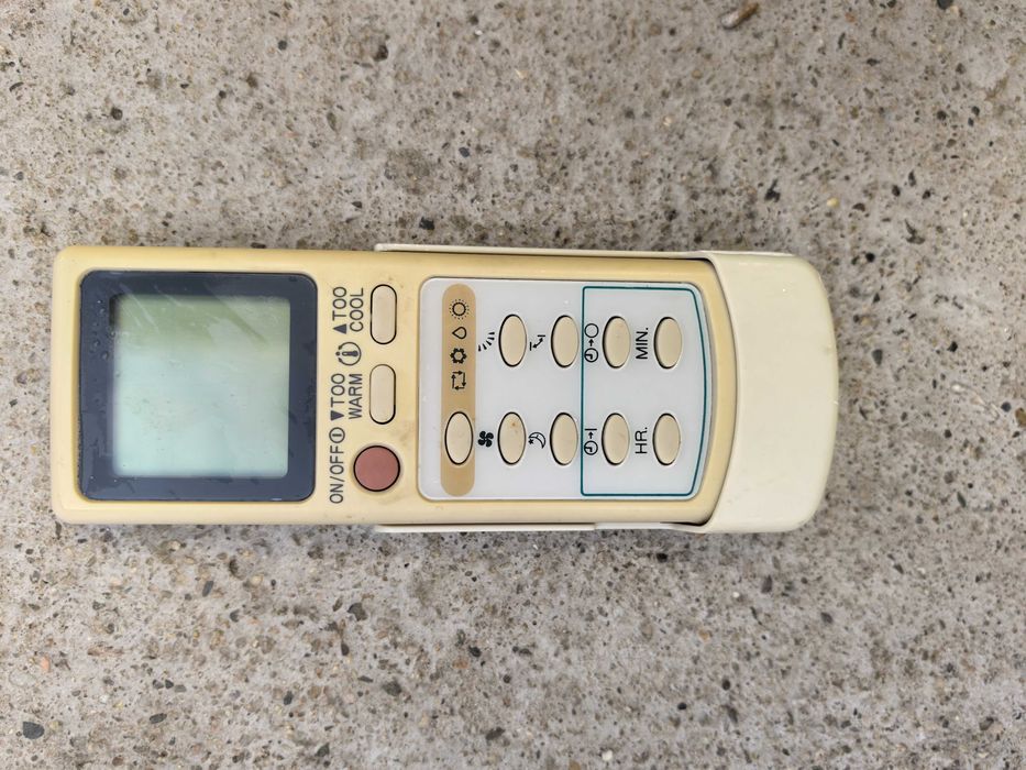 Продавам оригинално дистанционно за климатик ОСАКА
