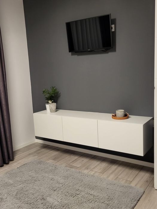 Comodā suspendata TV