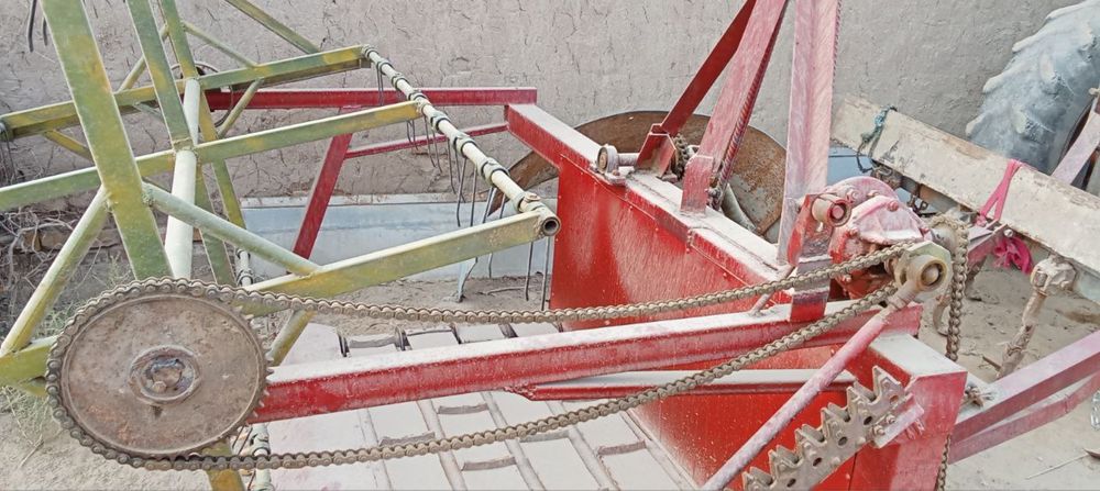 Traktor sotiladi holati yaxshi