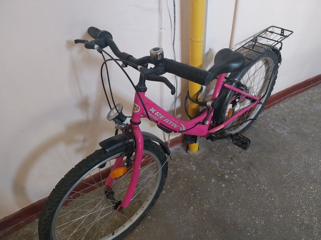 Vând bicicleta pentru fetite