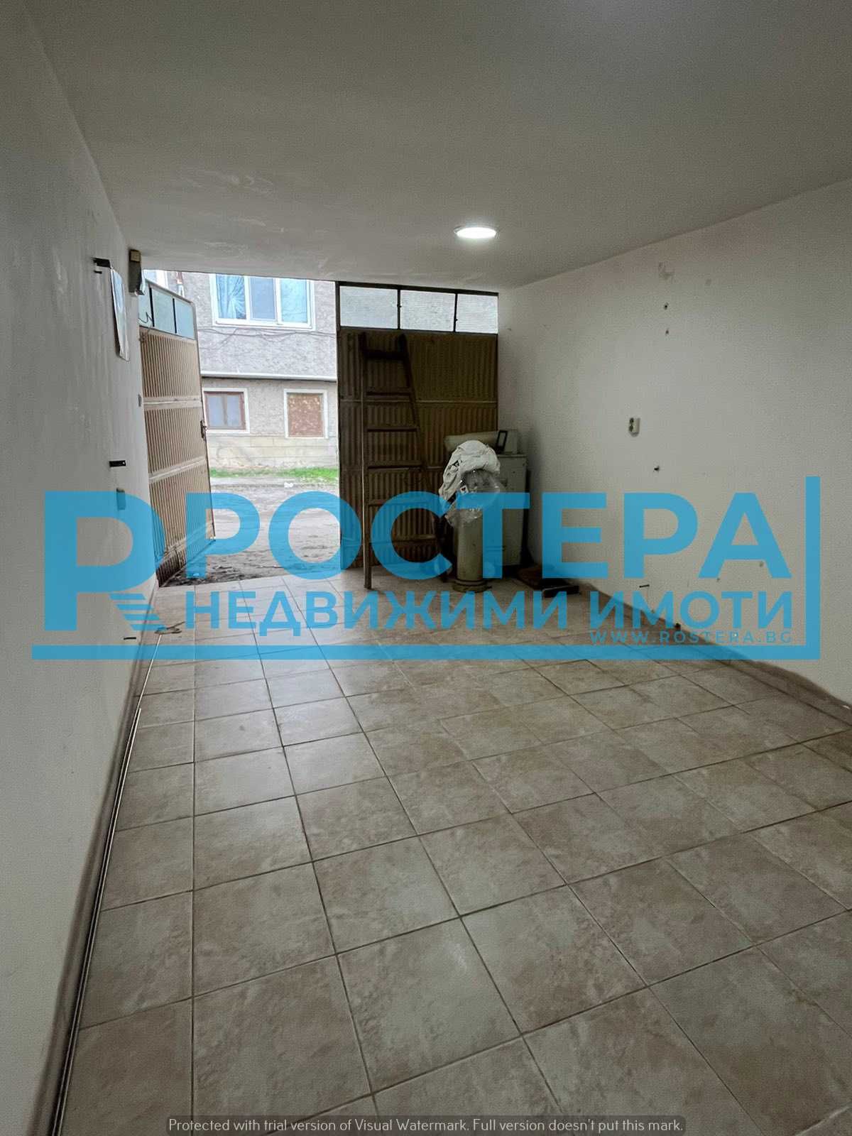 Продава Се !! Гараж !! Трапезица !!