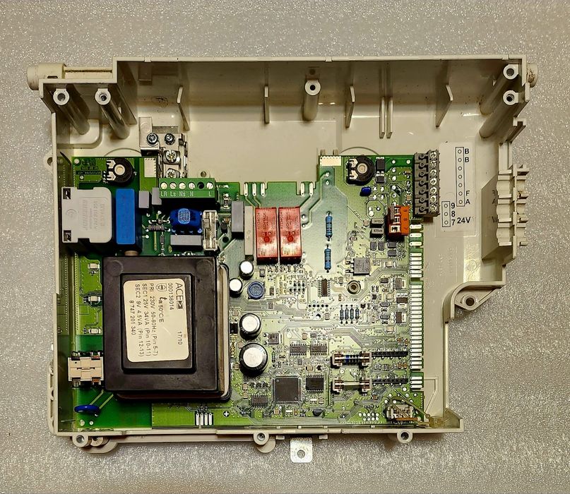 Placa electronica centrala termica Buderus Logamax U052-28T - completa