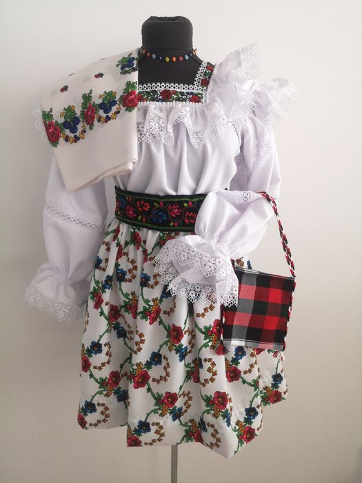 Costum tradițional de Maramureș pentru femei complet