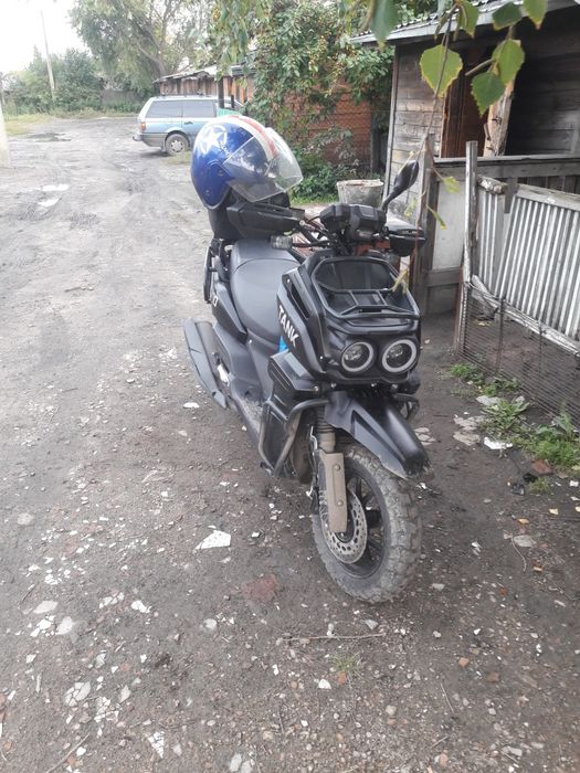 Продам скутер "танк"