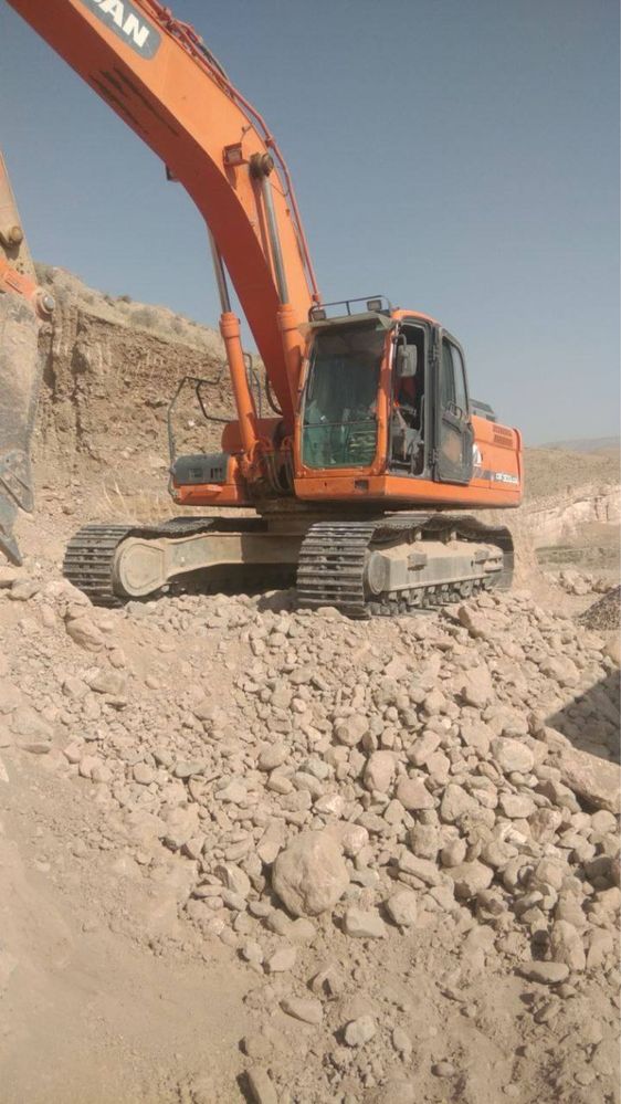 Doosan 300 гусеничный экскаватор