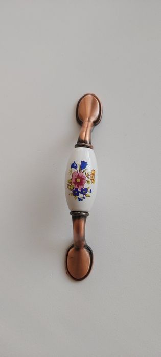 Ручки на шкаф новые