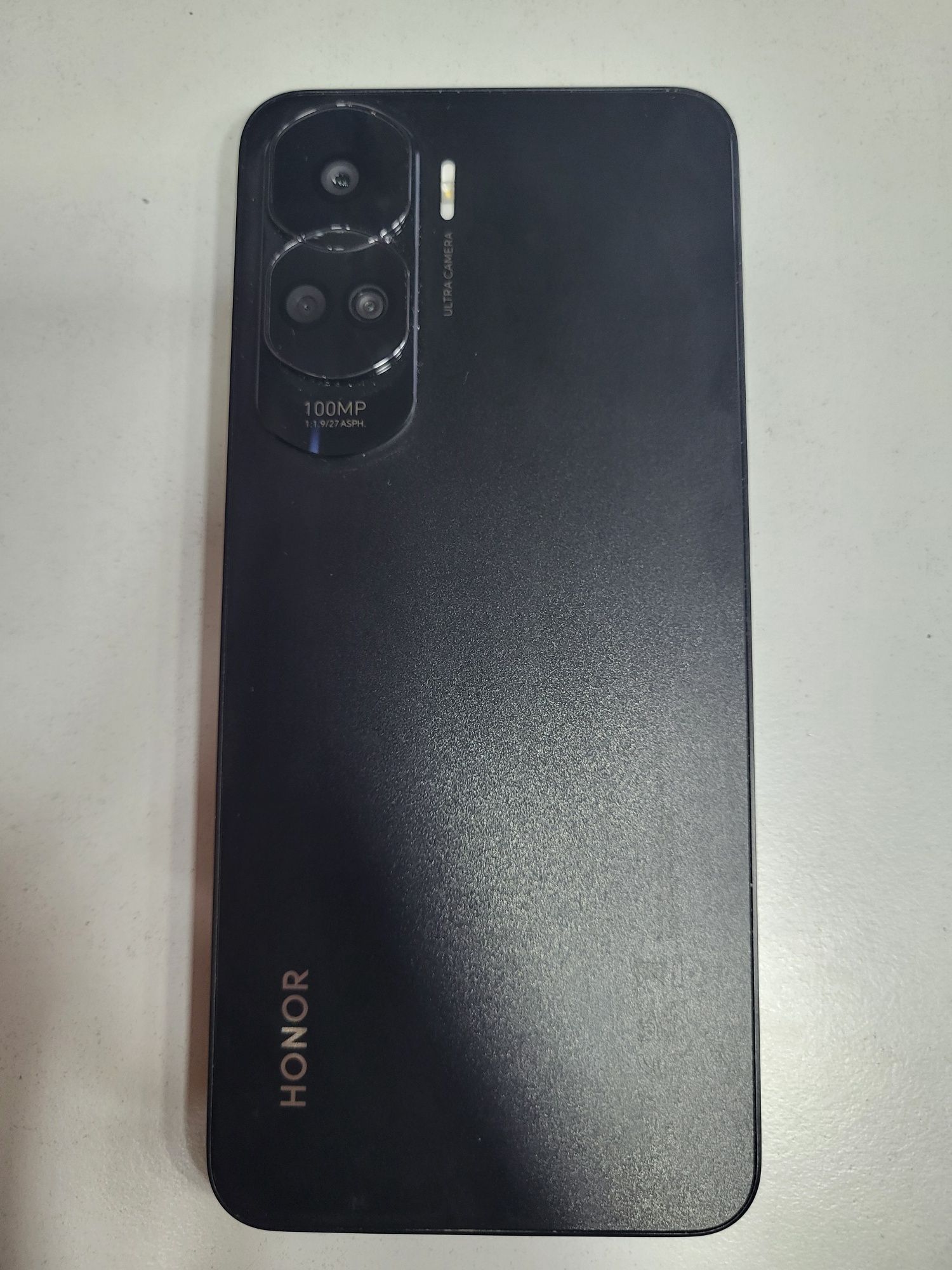 Honor 90 Lite este impecabil ca Nou