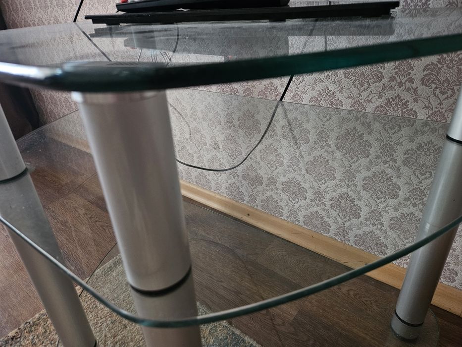 Пролам стеклянный столик