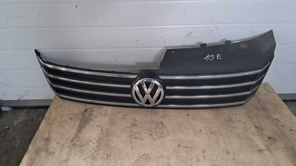grila bara fata cu defect  Vw Passat B7 an 2013 cod 3AA853653