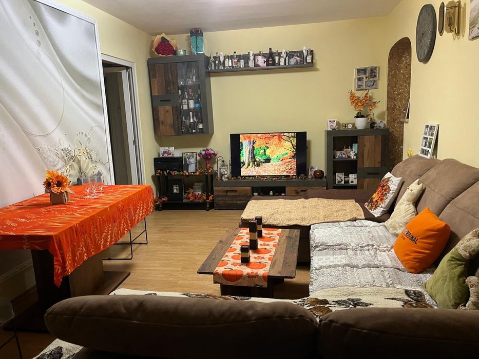 Apartament de vânzare 3 camere, strada Aluminei