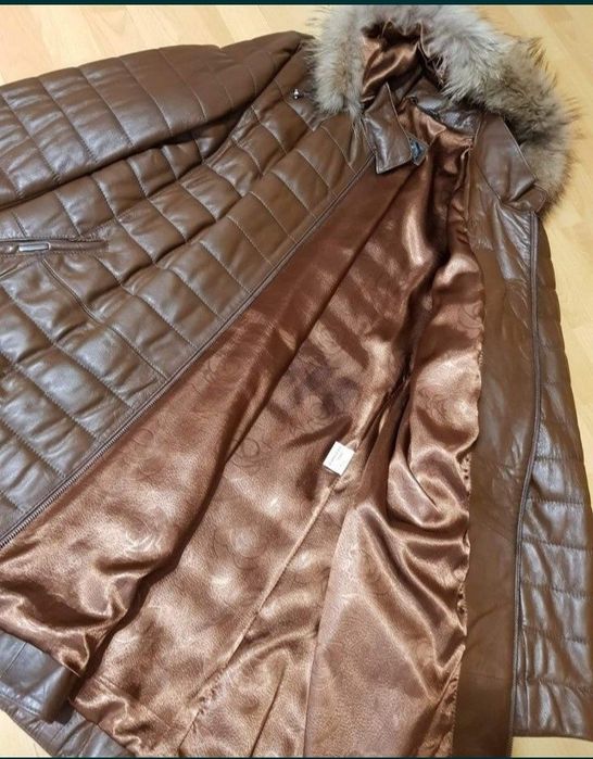 Haina matlasata piele naturala 100%,gluga detasabila blanita naturala