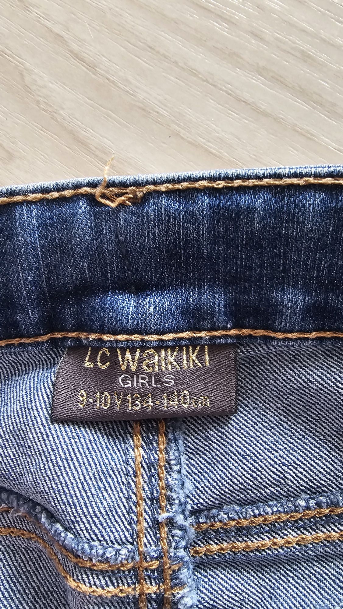 Pantaloni blugi scurți  122-140 marimi, 30 ron bucata