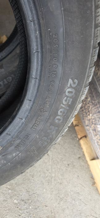 Гуми 2бр 205/60/16 - 1бр - 55лв