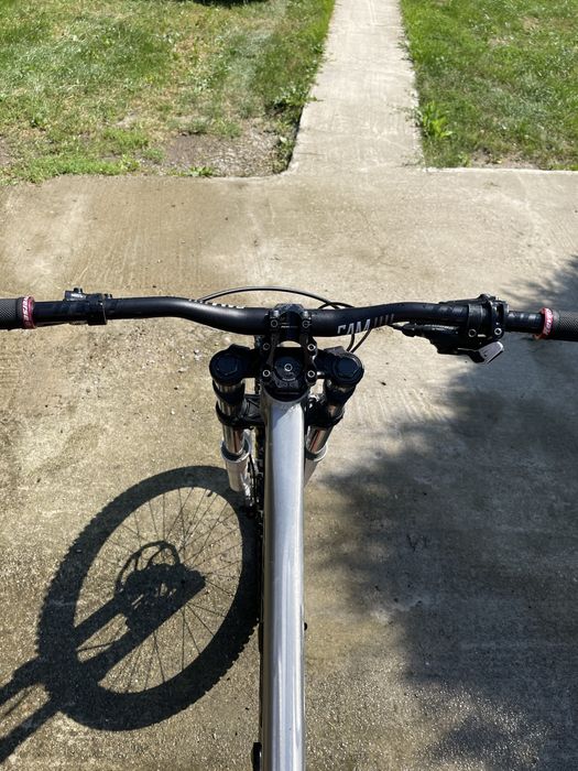 Bicicleta Downhill Banshee Scythe