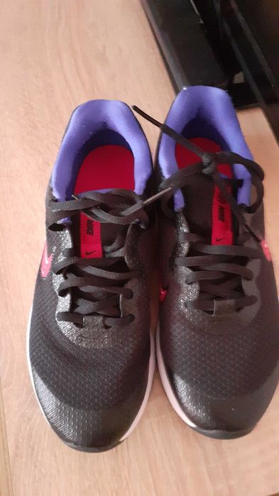 Юношески маратонки Nike р-р 37.5. Като нови