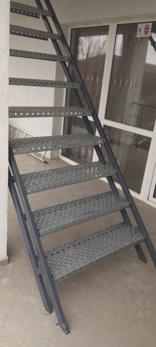 Scara zincate la comanda în toată tara oferim și montaj gratuit