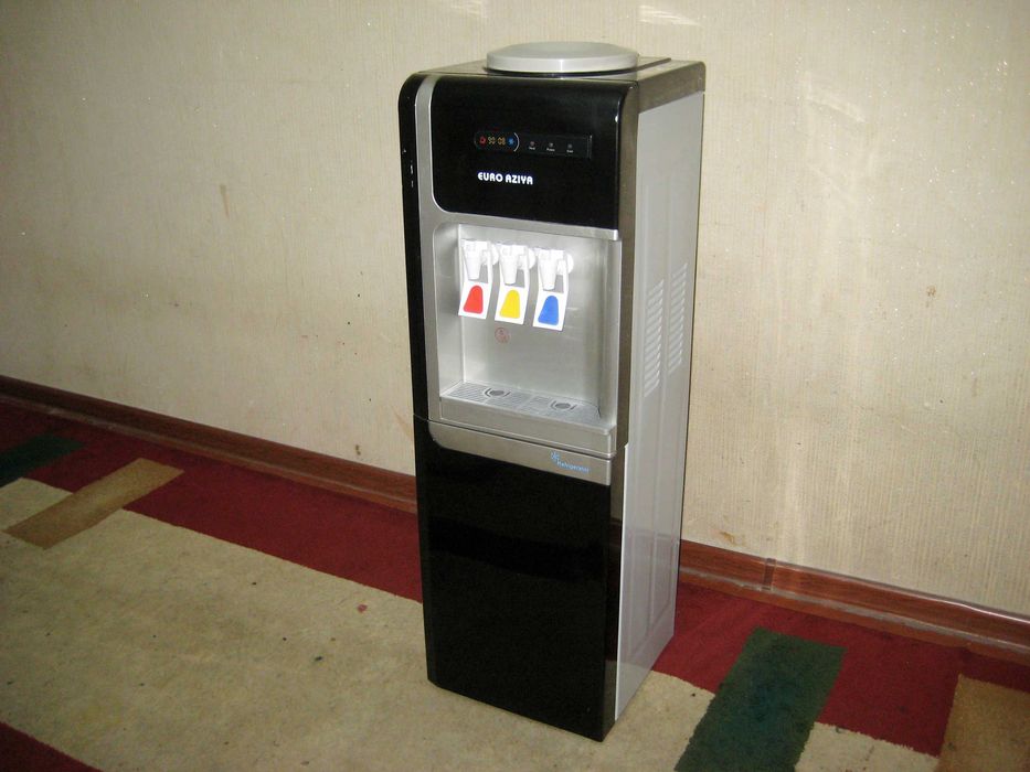 Кулер компрессорный + с холодилником идеалном рабочим состоянии!