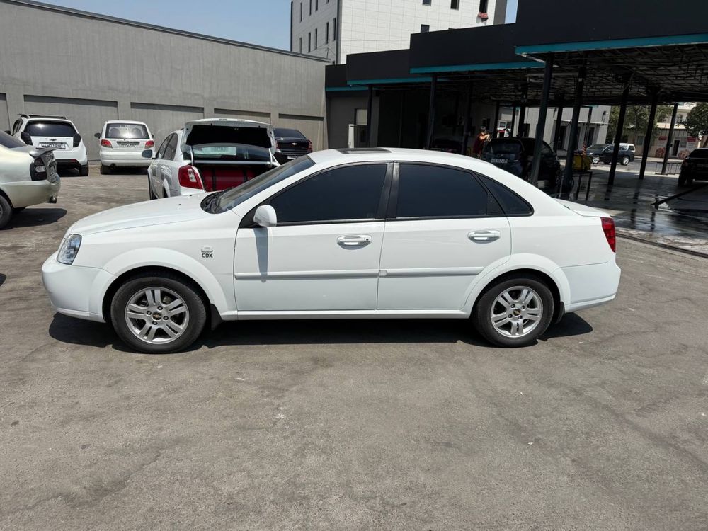 Lacetti mashina  2013  sotiladi ,kraska toza .tanirovkasi bor
