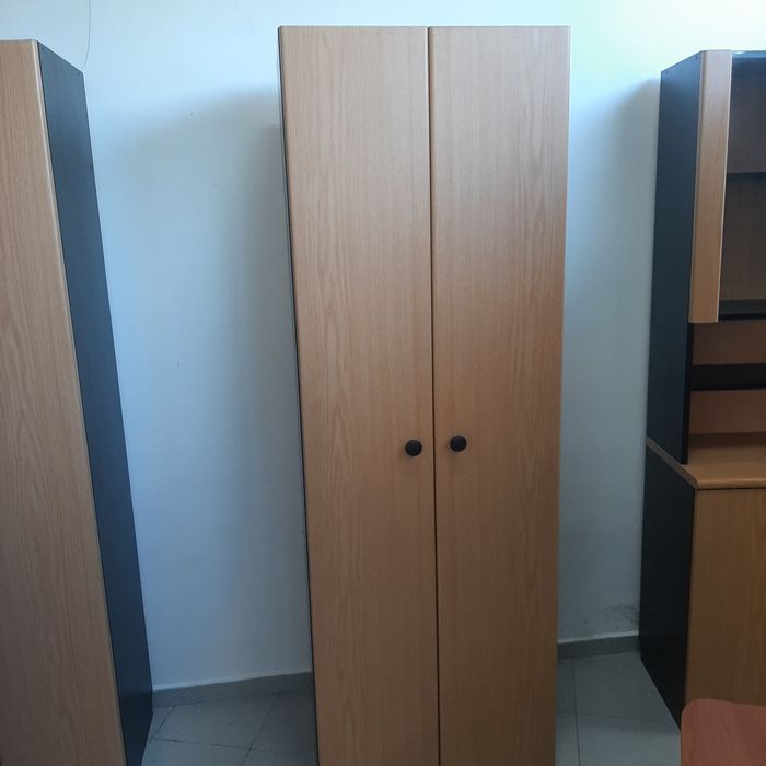 Продавам офис обзавеждане в идеално състояние