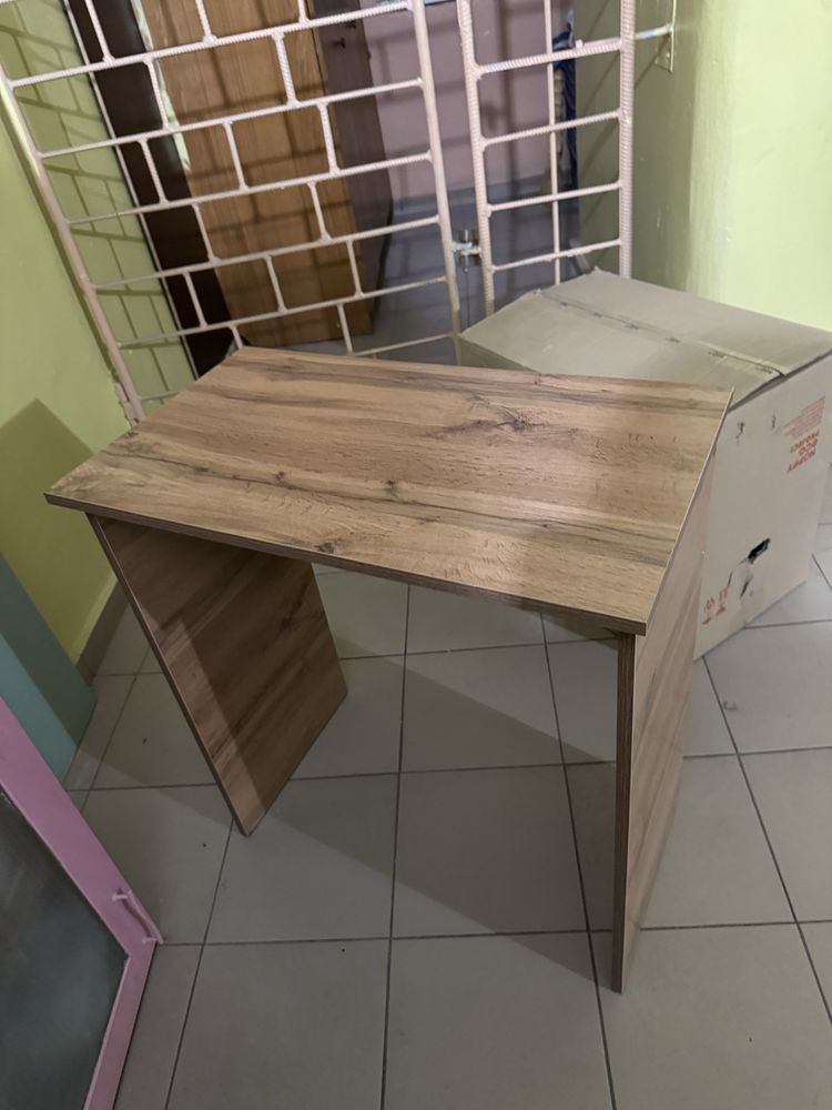Продается деревянный стол