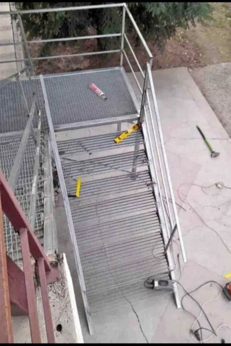 Facem scări zincate la comanda