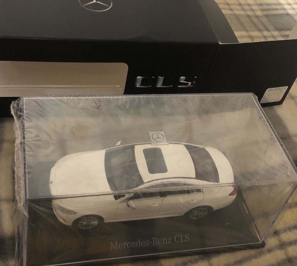 Масштабная модель Mercedes-Benz CLS 1:43