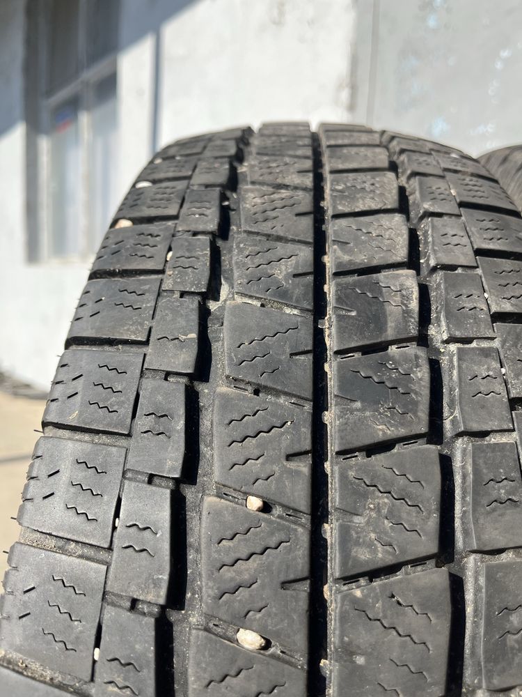 2 бр. гуми за бус 215/75/16C Falken DOT 1922 6 mm