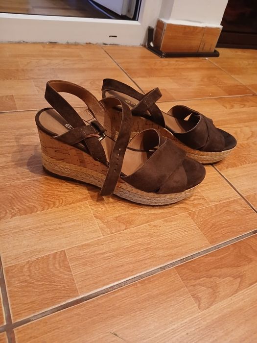 Vând adidași fete mărimea 36 in stare impecabilă toate la 100 ron