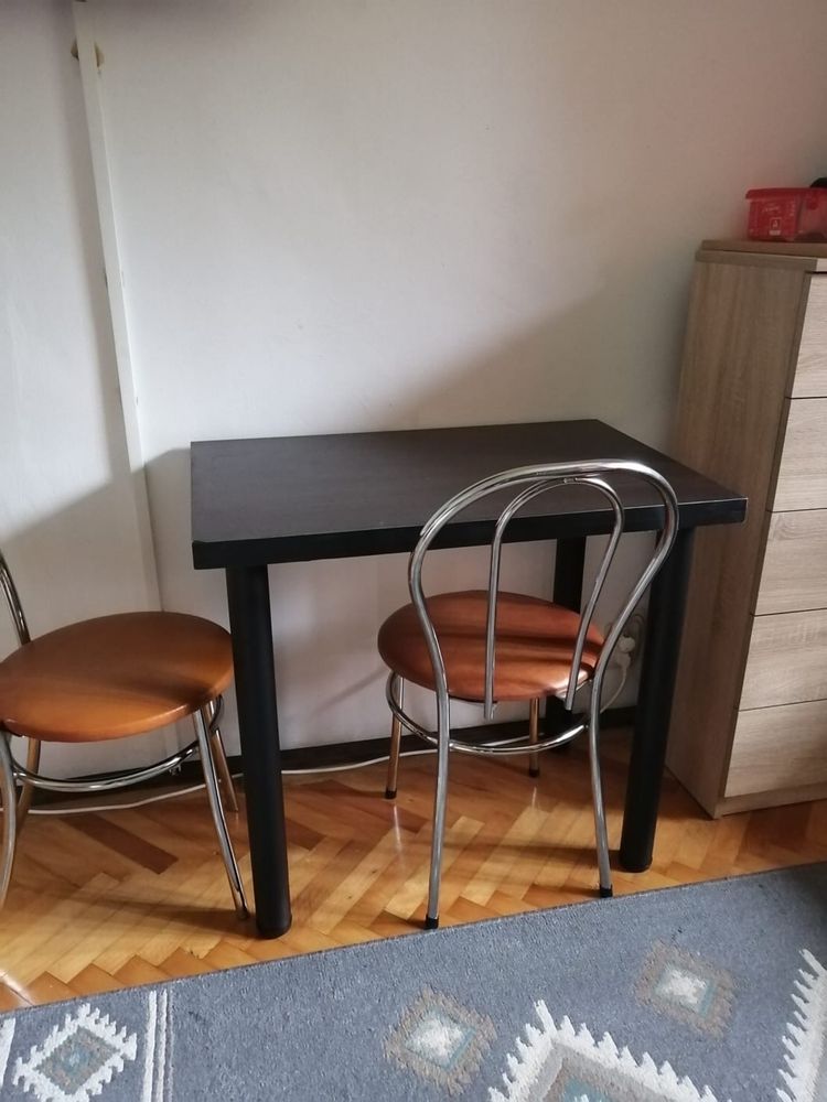Vand masa cu doua scaune