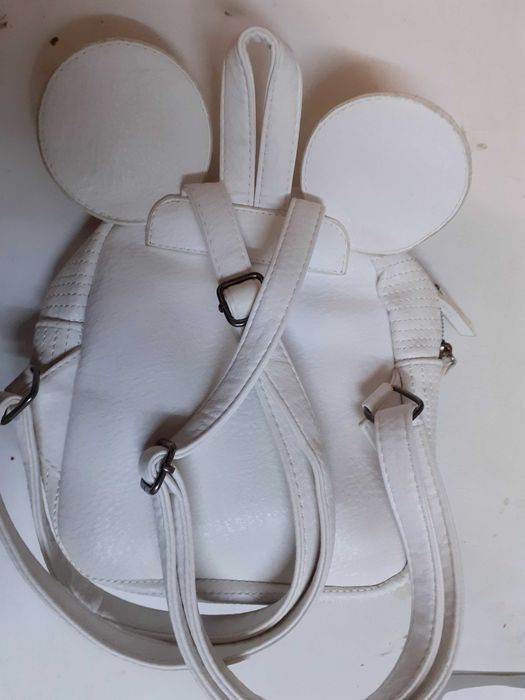 Малка бяла раница