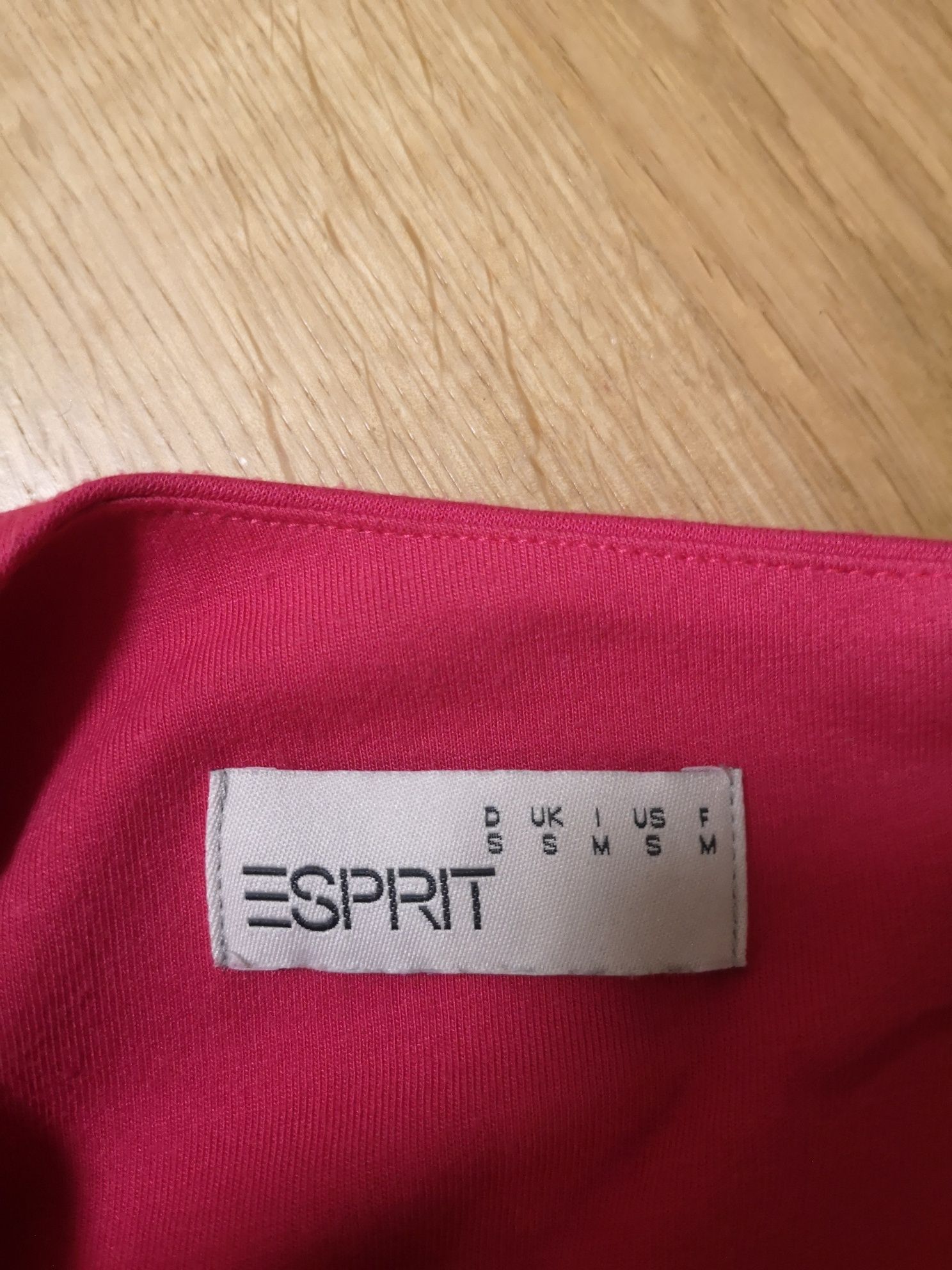 Рокля Esprit.  .