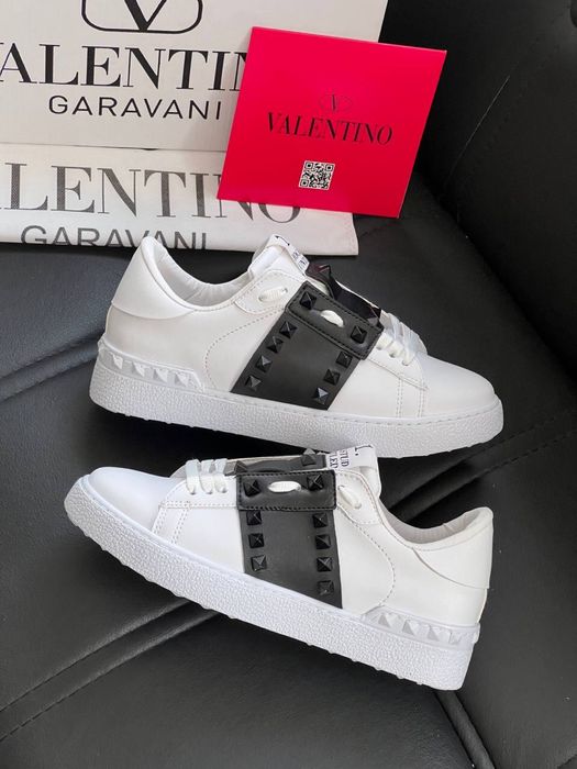 Adidasi Valentino noi