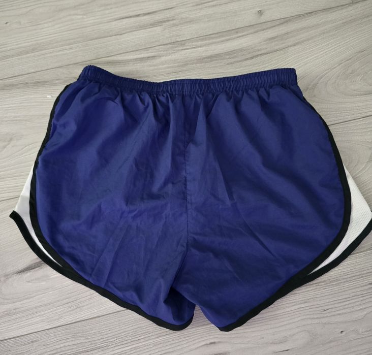 Pantaloni scurti de dama nike S!