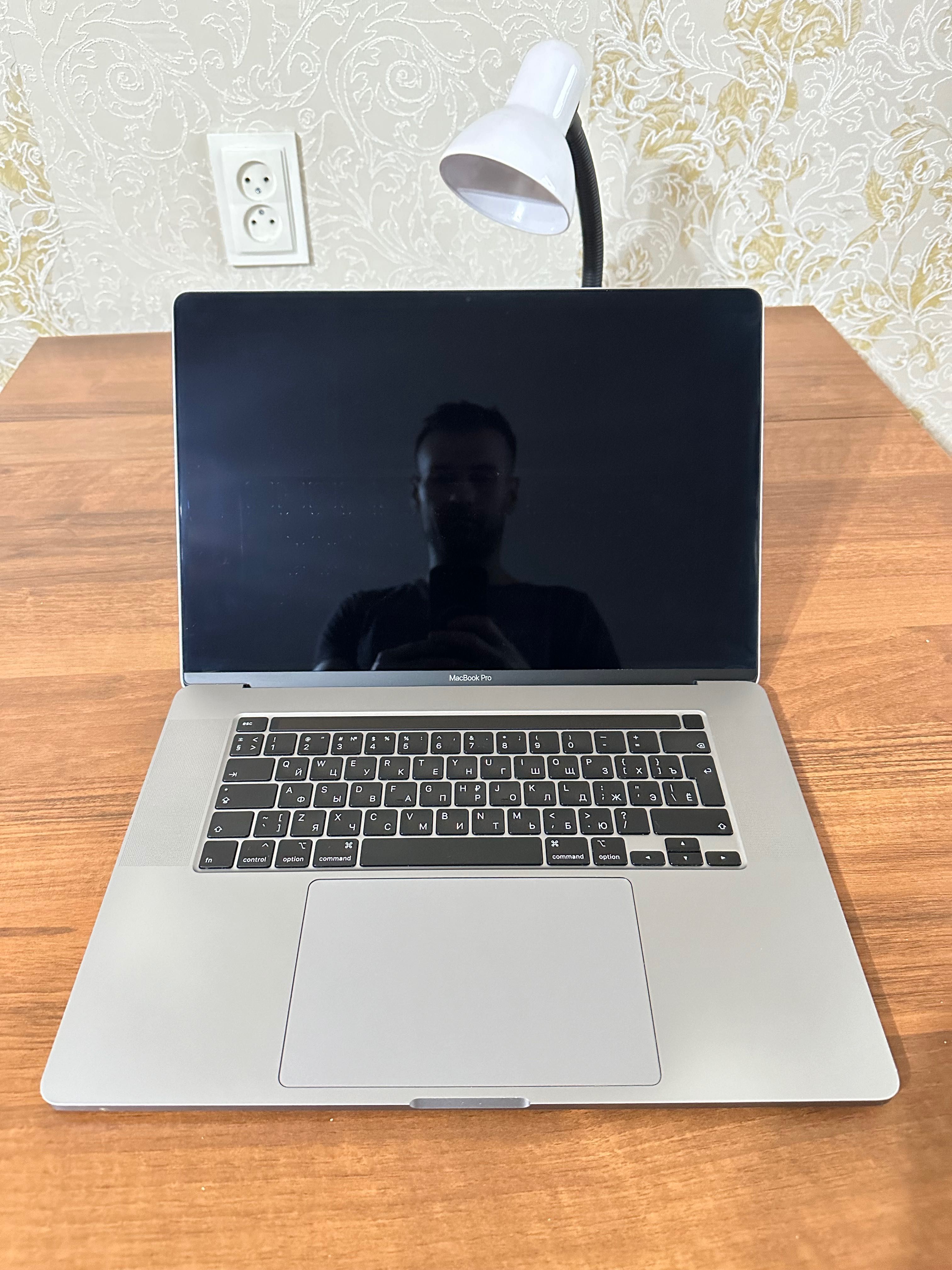 MacBook Pro 16 (2019) - i9 2,4GHz/16Gb/512Gb/5500M(8GB) + Retouch4me!!