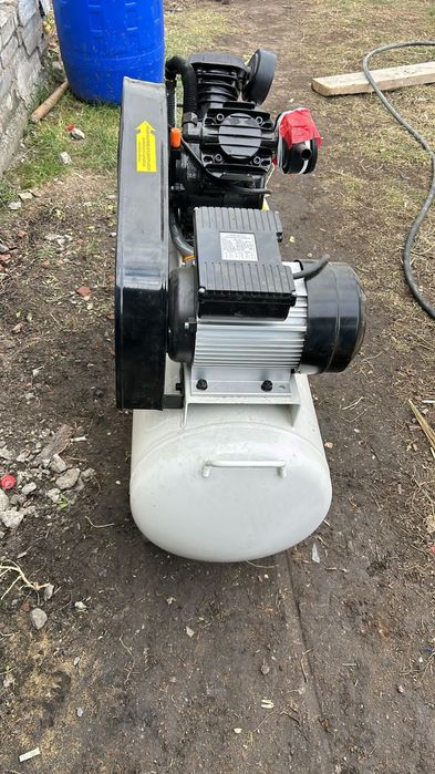 Компрессор  100 л