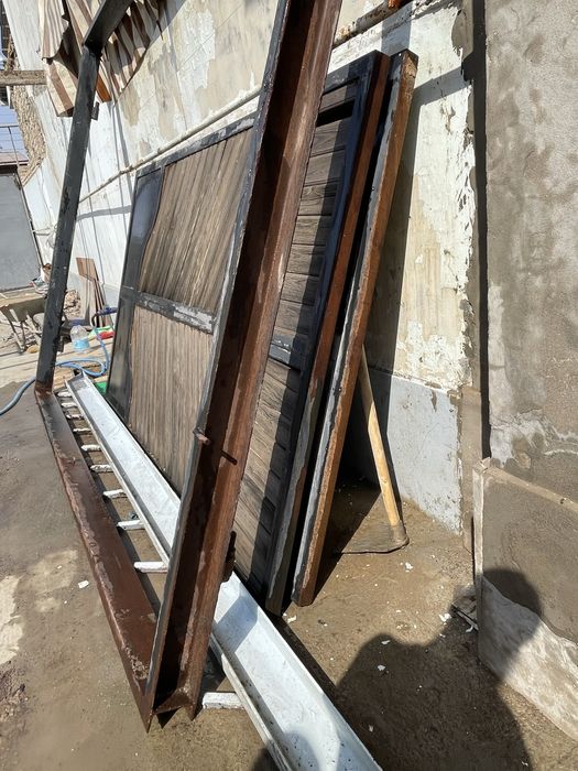 Darboza sotiladi, orta holda butun, eni 3,30m ,  boyi 2,60m.