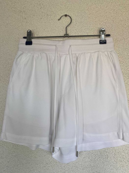 Pantaloni scurti albi, S/36, bumbac, nou