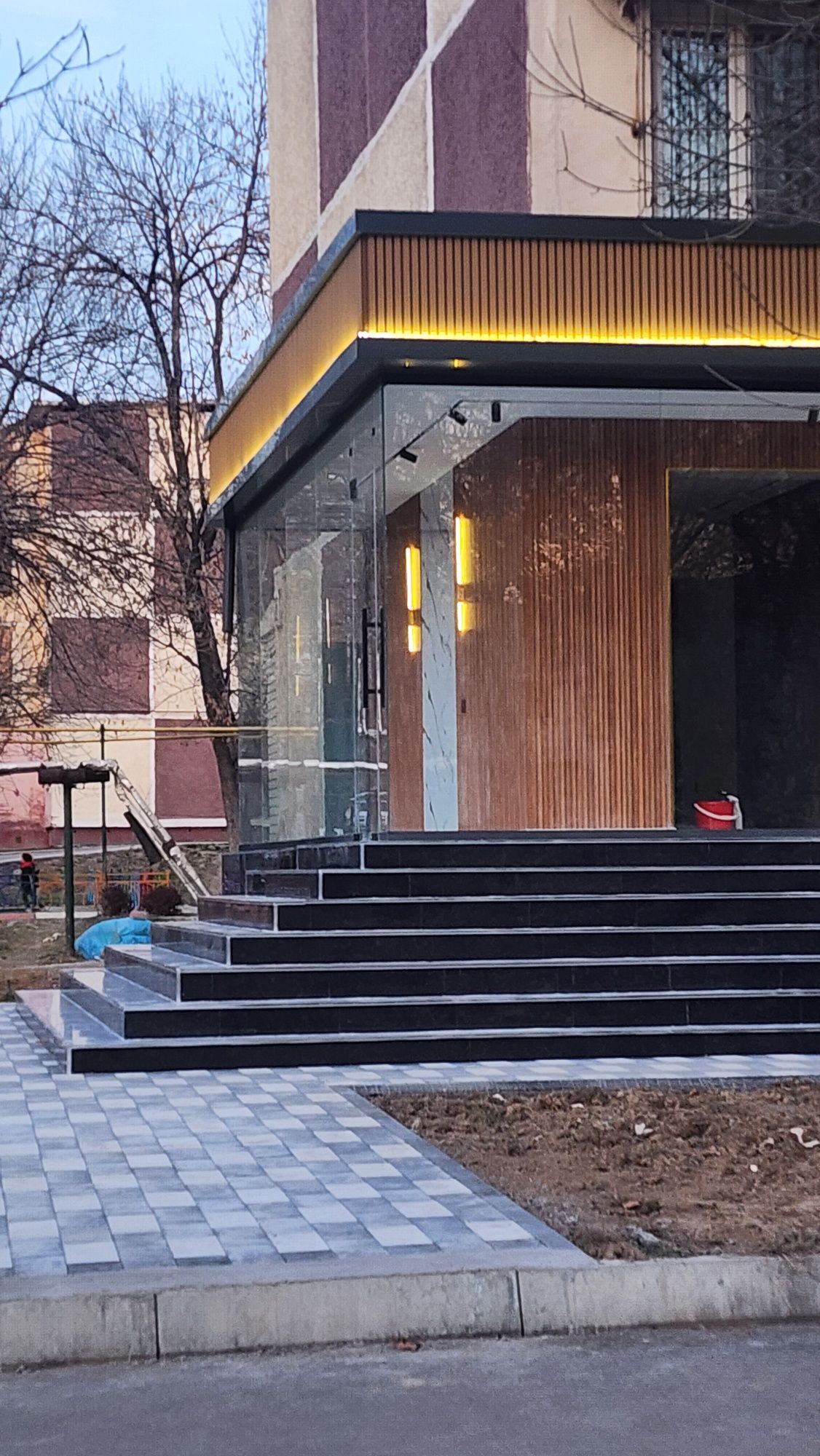 Sotiladi! 3 xonali, 95 m²  не жилой