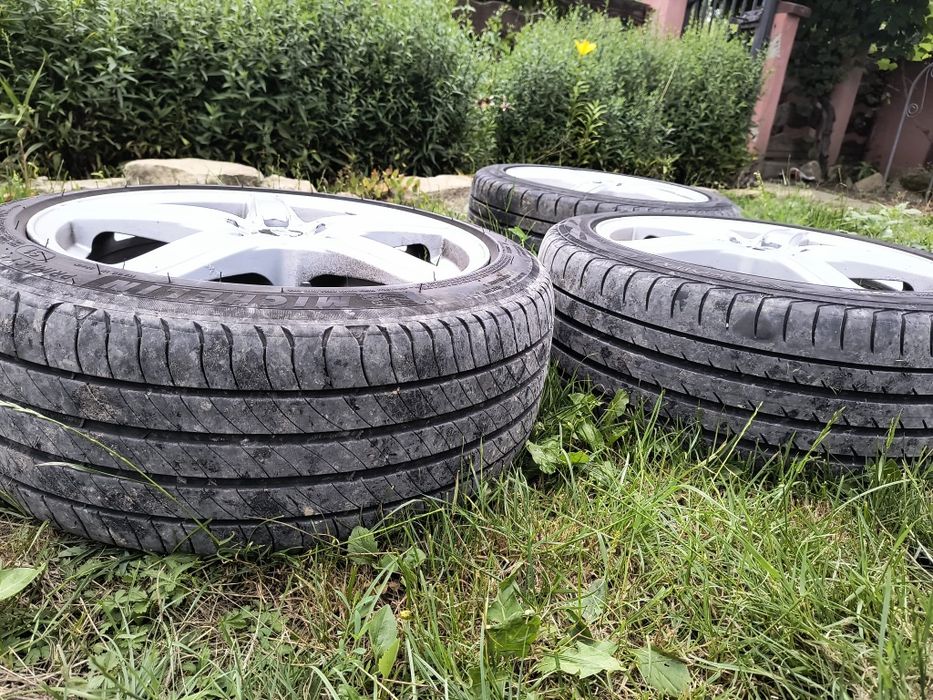 Vând sau schimb jante R17