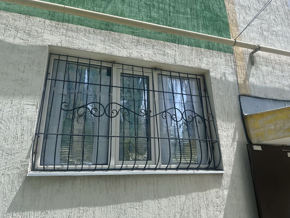 Окна б/у в отличном состояний, 4 окна, 1 дверь