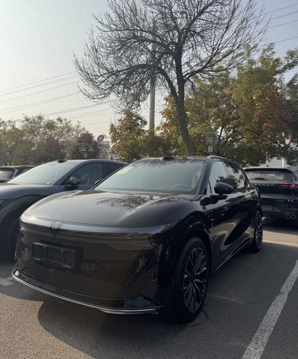 Zeekr 7x naqtga va bolip tolashga