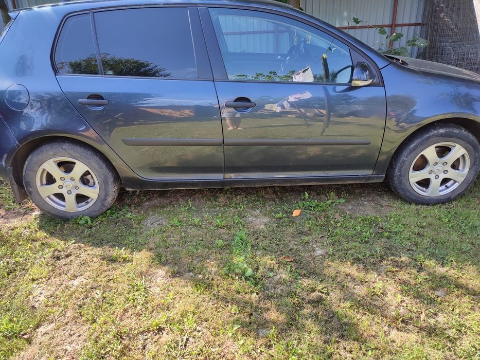 Vând VW Golf 5 1.4 FSI