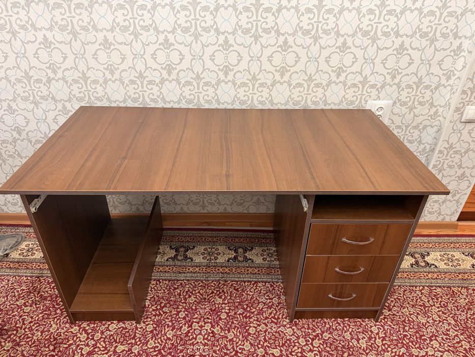 Срочно, продается письменный рабочий стол