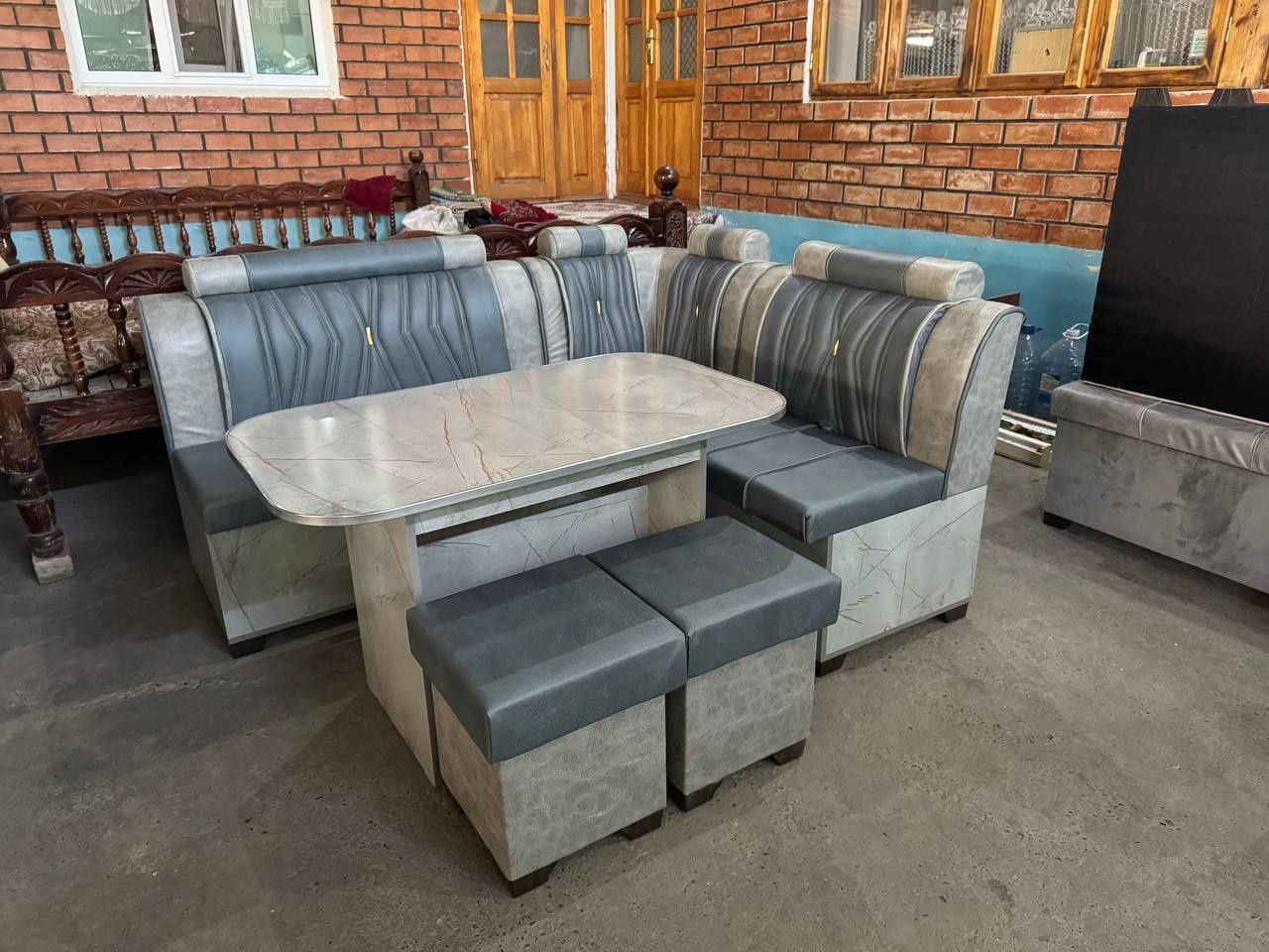 .Продаётся новые кухонные уголки