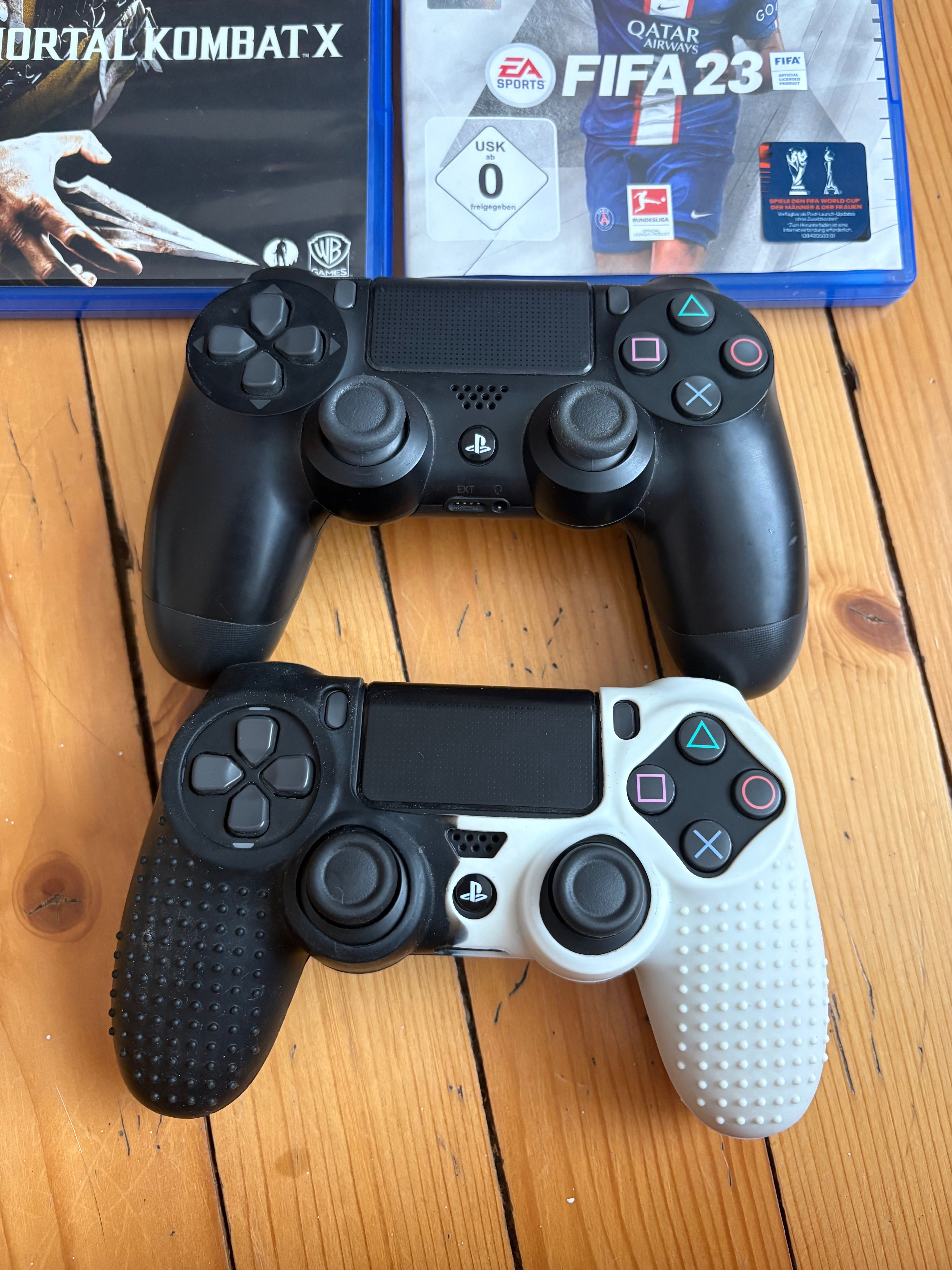 PlayStation 4 комплект – 2 джойстика, 9 игри