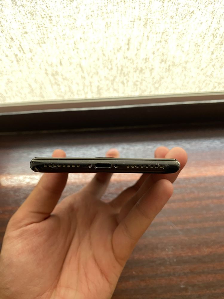 Продам Iphone 7+