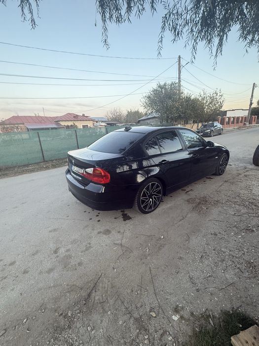 BMW E90 320d 177cp*CarPlay*DPF ACTIV*KEY LESS GO/Entry**Buton START