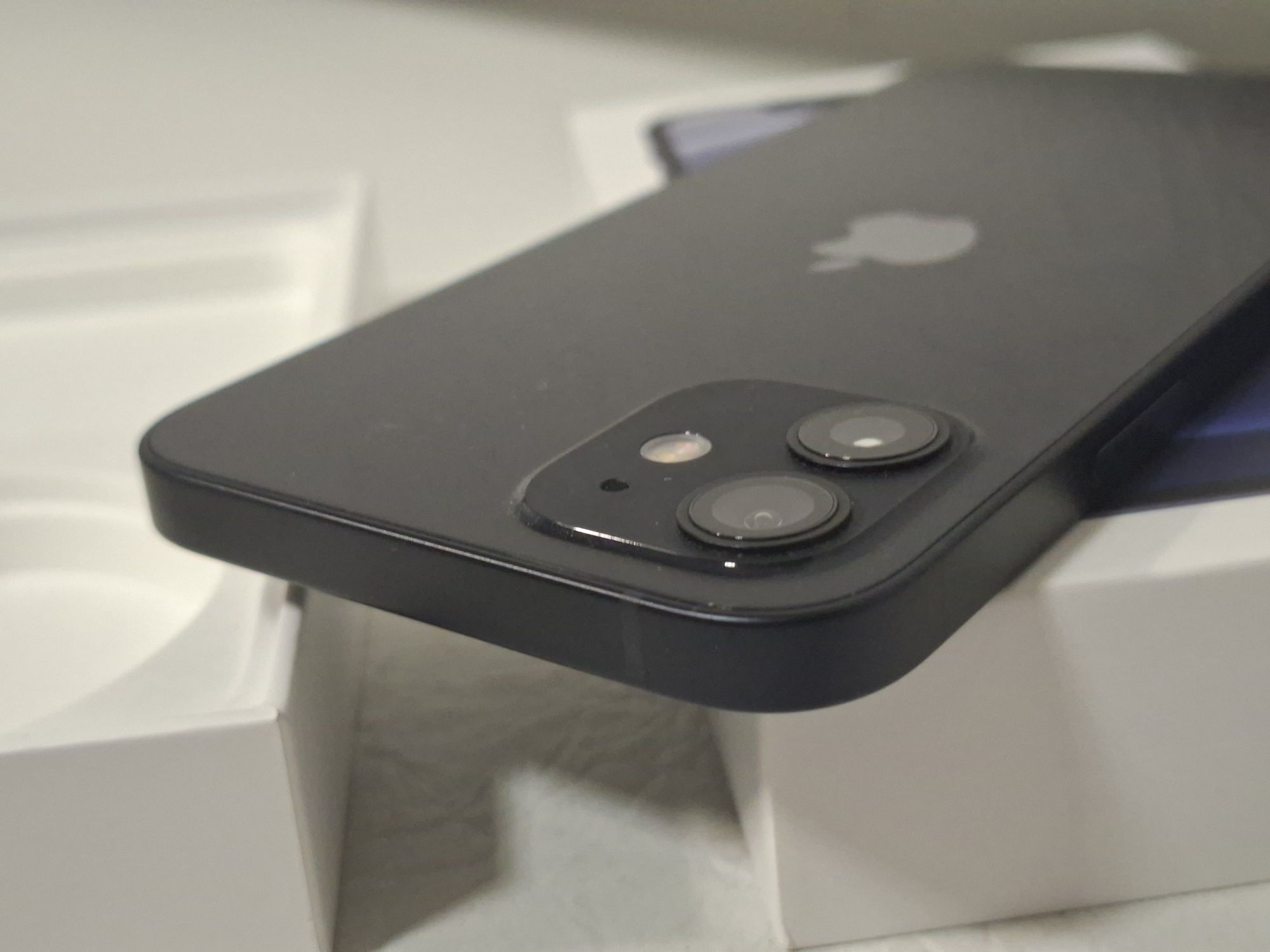 IPhone 12 64 gb. !